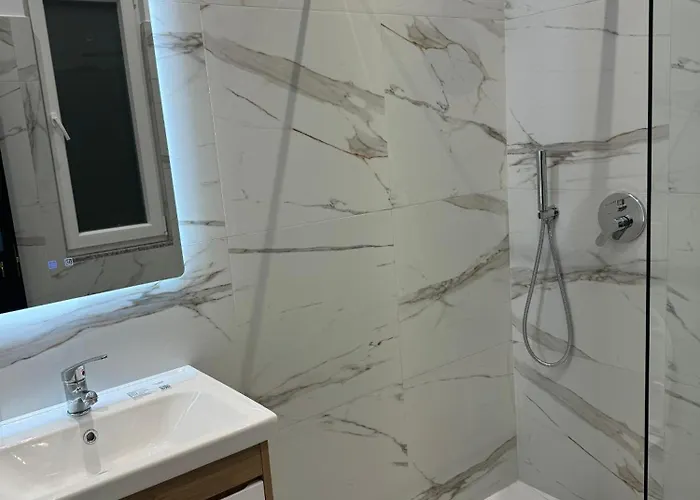 Bujtina4a Rrenc 公寓