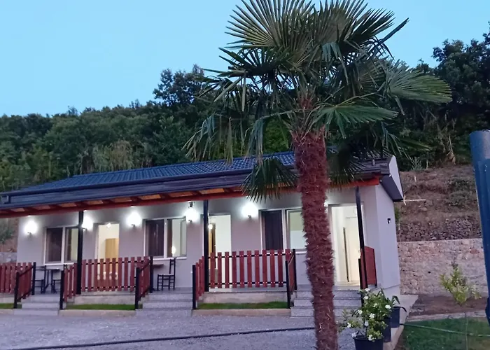 Bujtina4a Rrenc 公寓 *